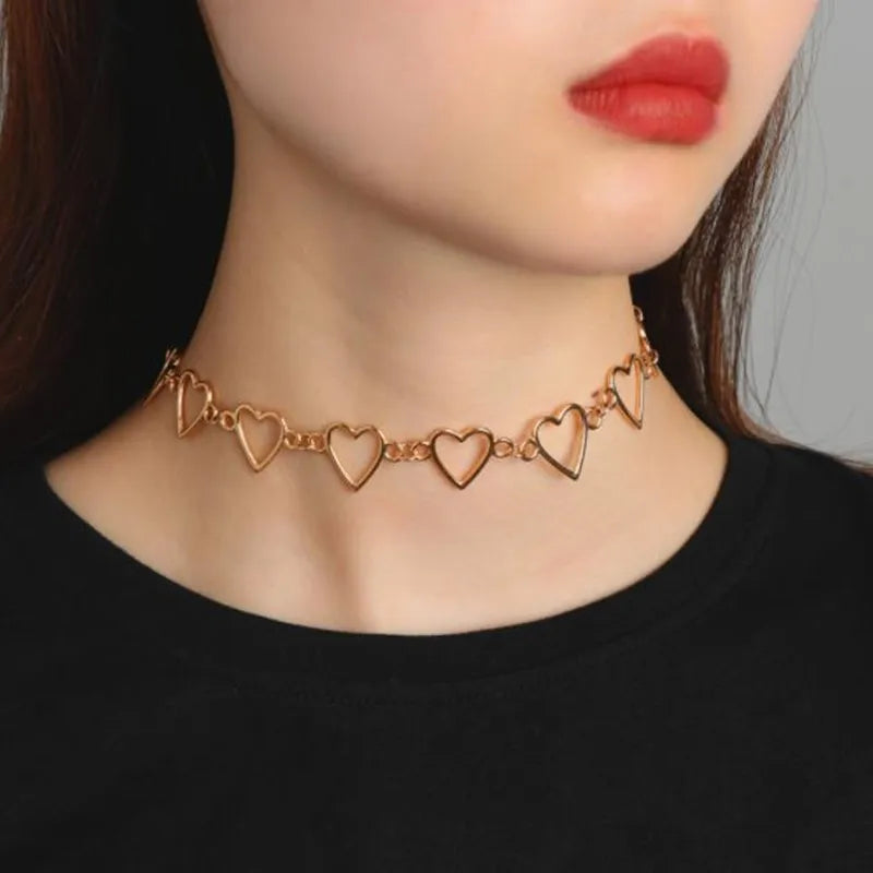 Colar Choker Hollow Sweet Love Heart - O Presente Perfeito para Celebrar o Amor!